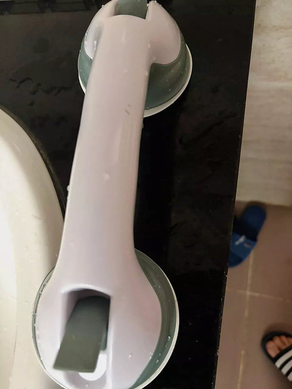 Foto de un cliente con su asidero Orvenisa
