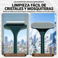 El cepillo colgado tras enjuagarlo bajo el grifo